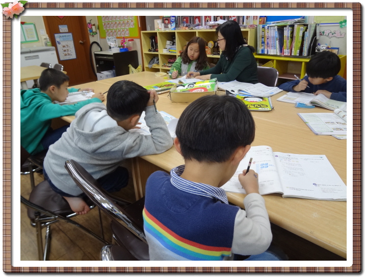 아이들 공부중이에요.