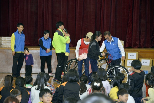 경품추첨 - 아침해지역아동센터 김현아(자전거)