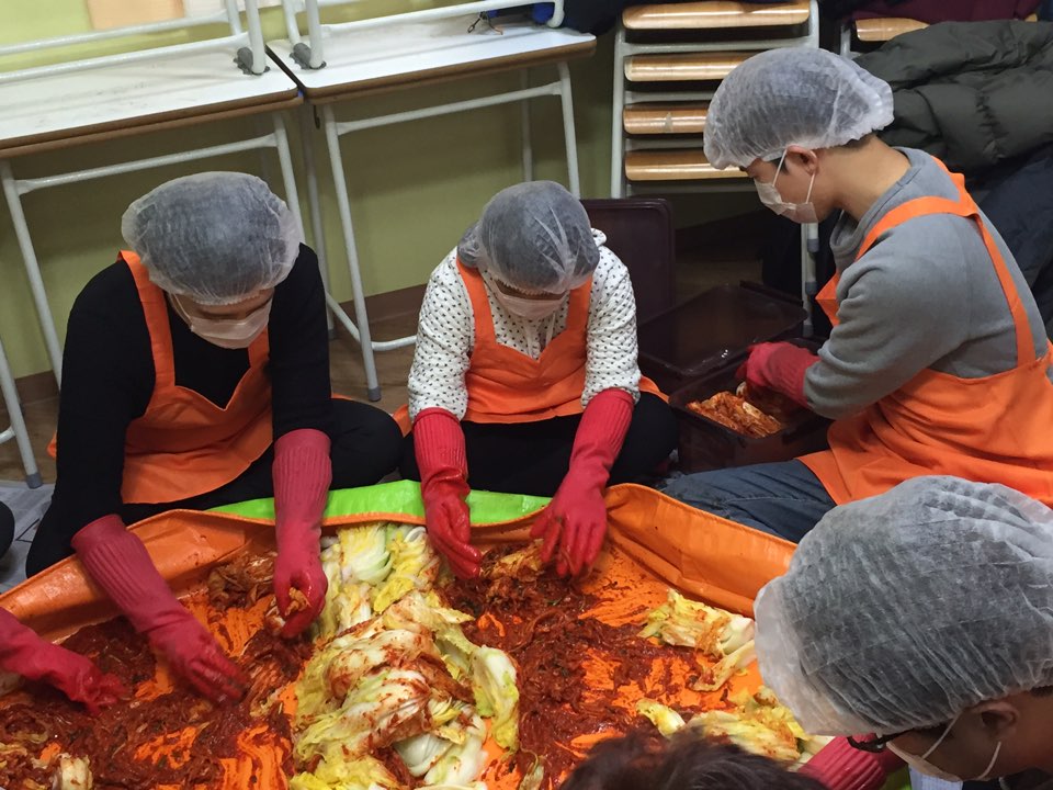 센터장님께서 설명하시는 모습입니다.