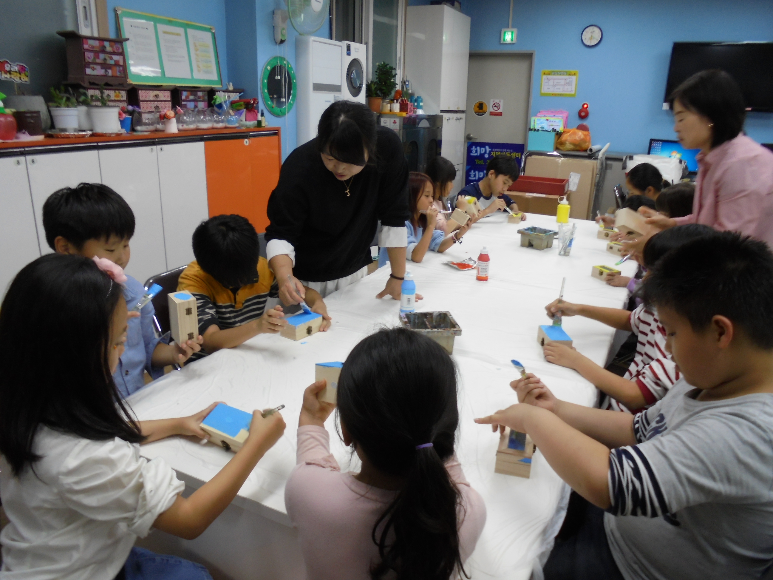 미술 프로그램 시간입니다.